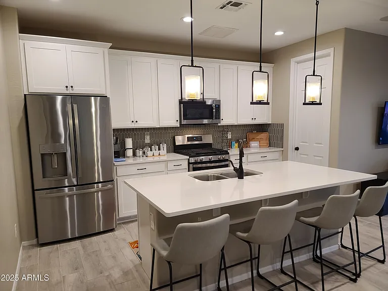 1666 E Lee Dr — Photo 12