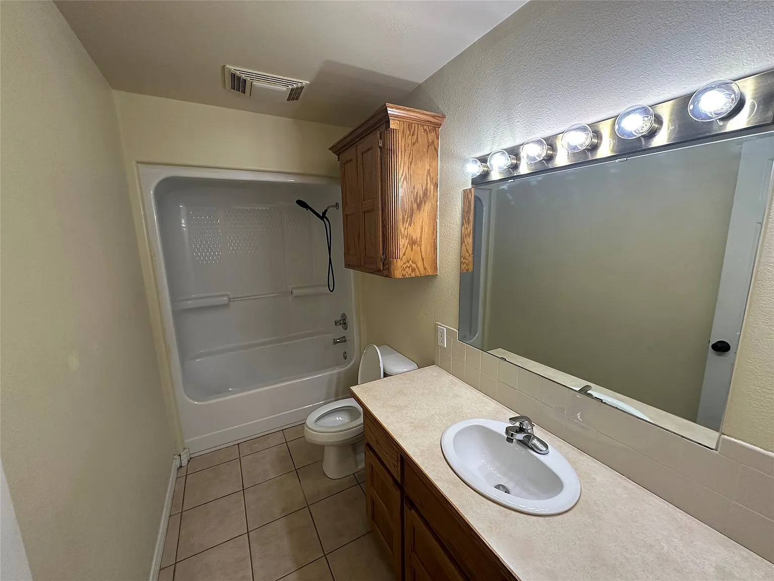 2 bed, 1.0 bath, 1802 sqft, $850 — Photo 4