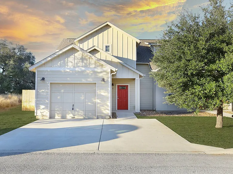 211 Circle Ct — Photo 1