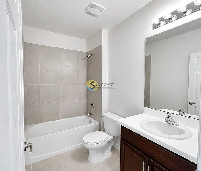 2518 NE 6th Pl — Photo 8