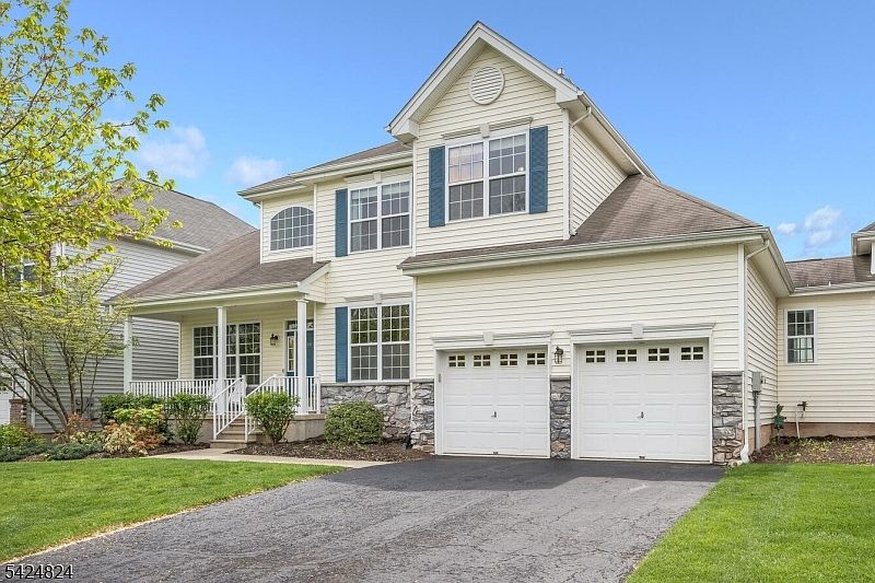 1st image of 10 Jockey Ln
