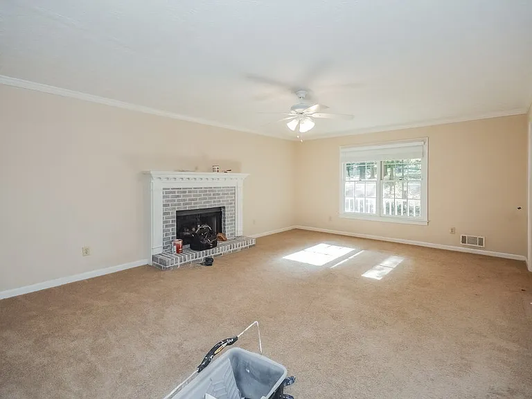 175 Meadowbrook Dr — Photo 5