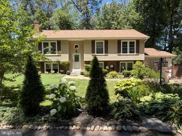 16208 Cypress Ct, Dumfries, VA 22025