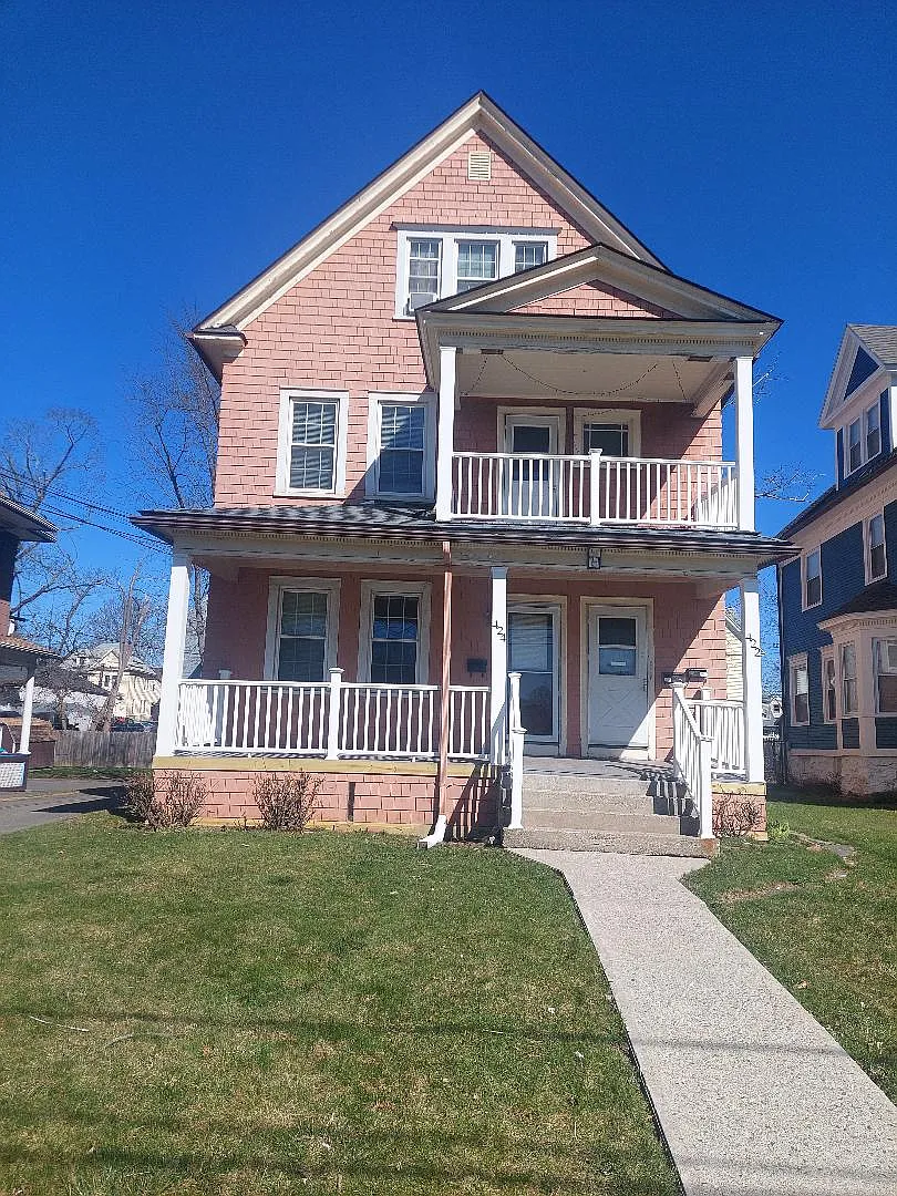2 bed, 900 sqft, $1,575 — Photo 1