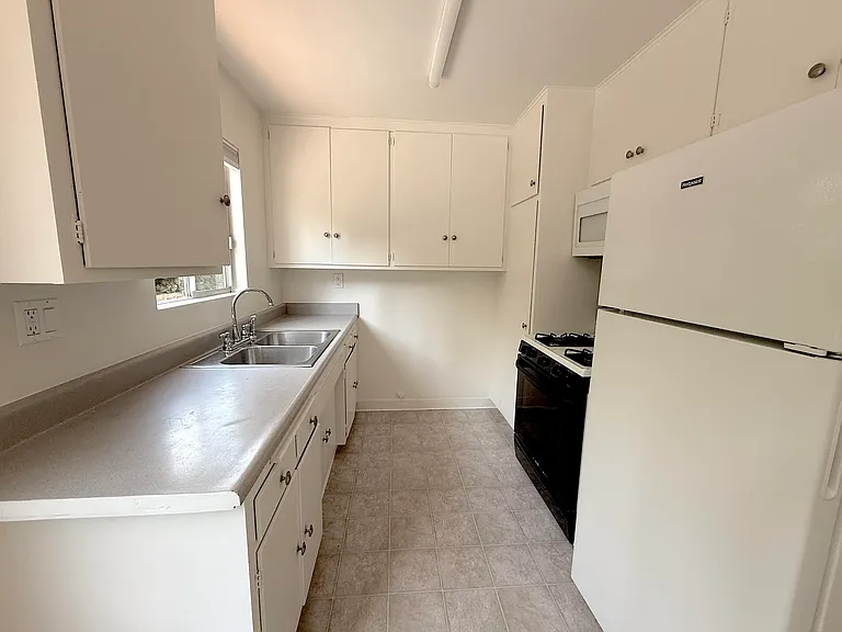 2220 Oak Park Ln #3 — Photo 4