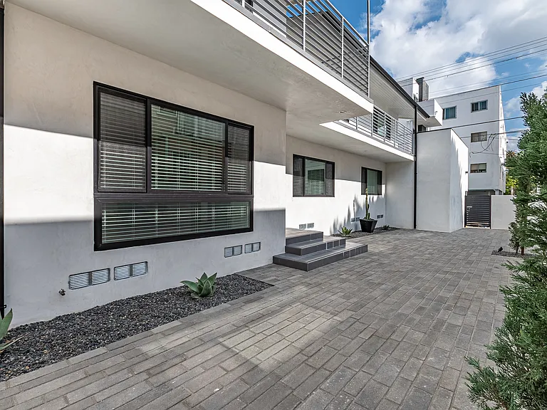 418 N Palm Dr #1 — Photo 21