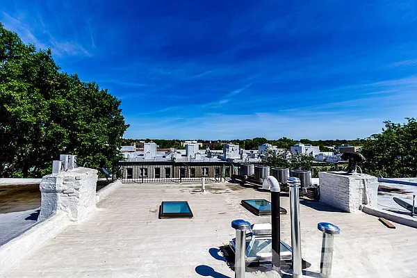 Rented by EXR | media 27