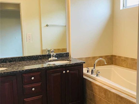 5th image of 179 Southampton Dr