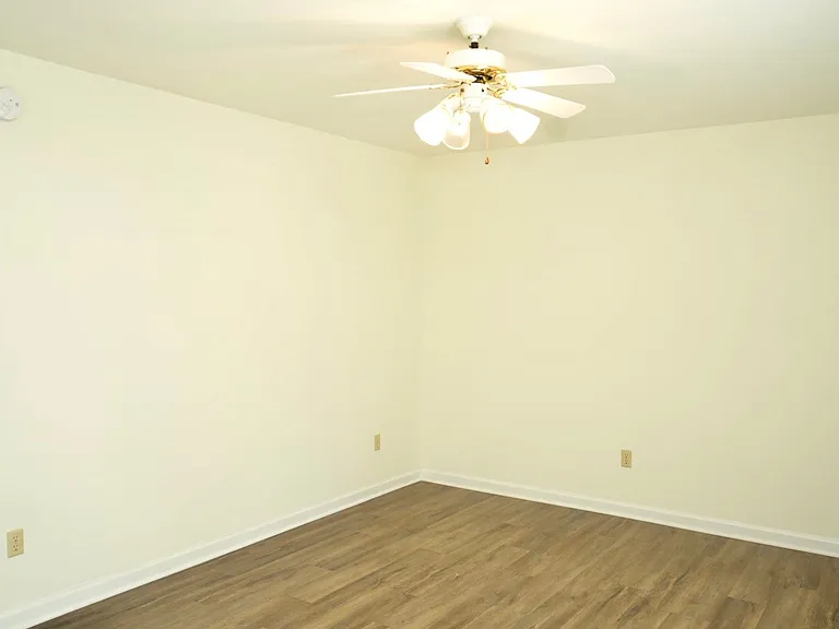 111 Darien Ter — Photo 2