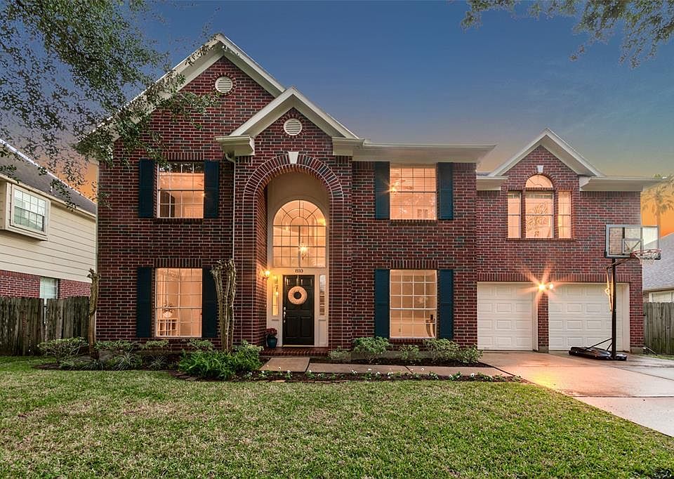 1st image of 810 Hyacinth Pl