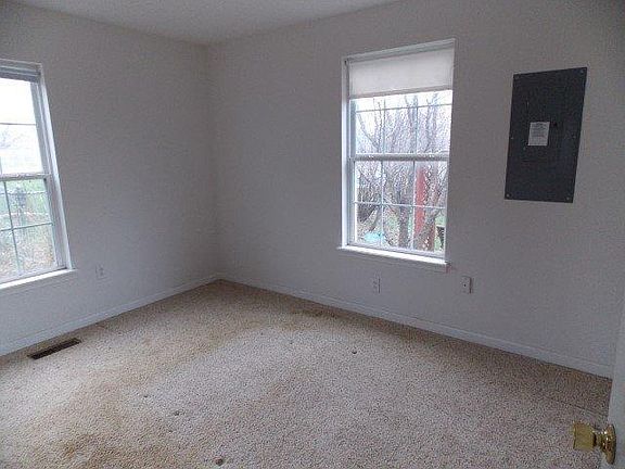 5th image of 324 Royal Pkwy