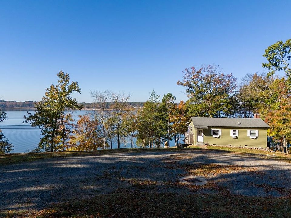 1st image of 676 Roanoke Dr