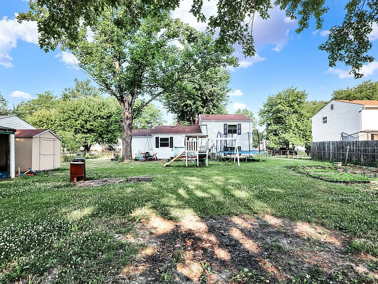 7915 Broadview Dr — Photo 35