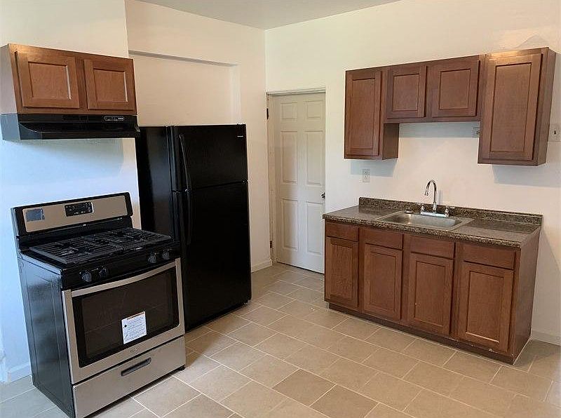 2nd image of 6815 Lyric St