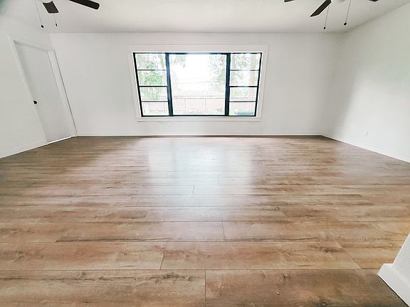 3rd image of 233 Berkshire Ln