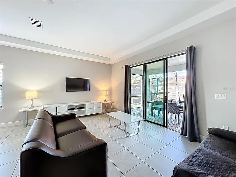 185 Brookes Pl — Photo 3