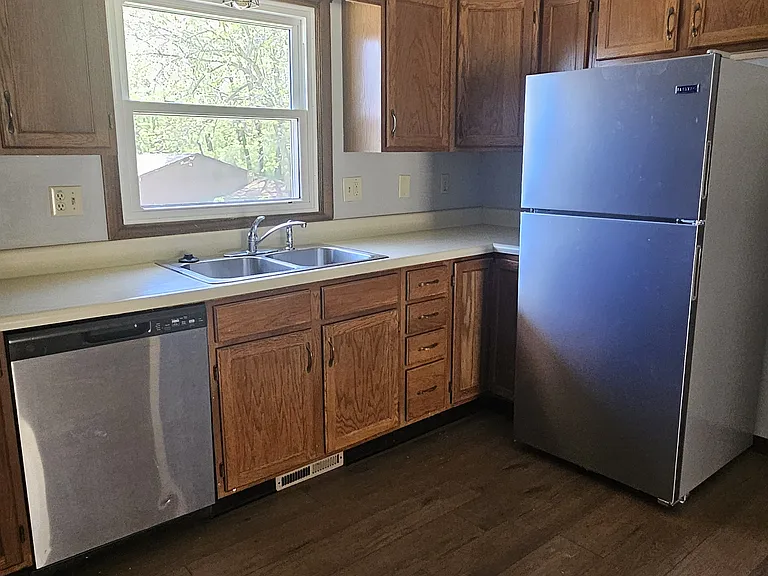 542 Breezy Point Dr — Photo 5