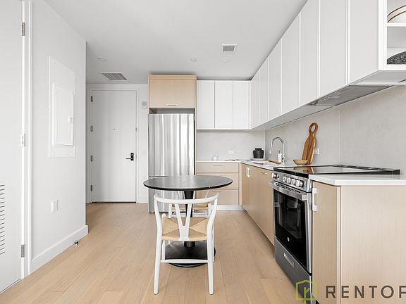 5th image of 622 11th Ave #802