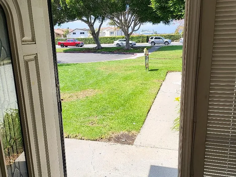 2692 Victoria Ave — Photo 5