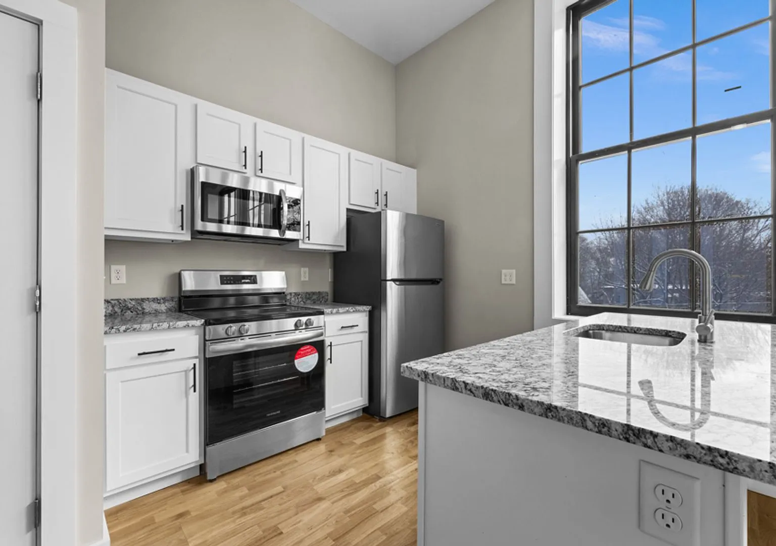 New lofts in convenient location — Photo 4