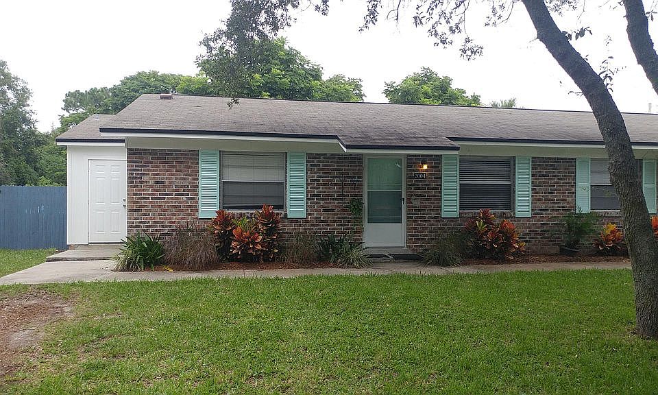 Tastefully landscaped front yard