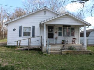 404 N Elliott Ave, Aurora, MO 65605