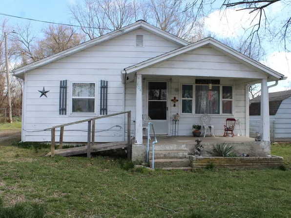404 N Elliott Avenue, Aurora, MO 65605