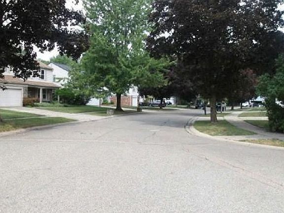 Exterior Neighborhood (street photo)