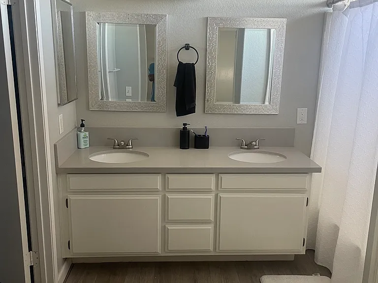 5449 Essex Dr — Photo 8