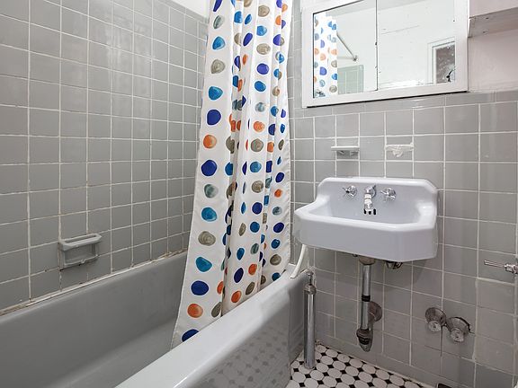 3rd image of 340 E 83rd St APT 2B