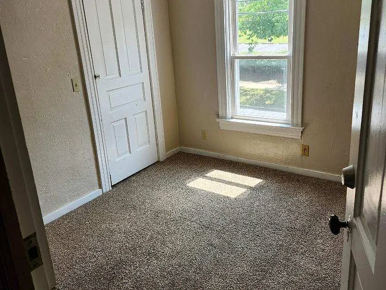 1049 School St — Photo 3