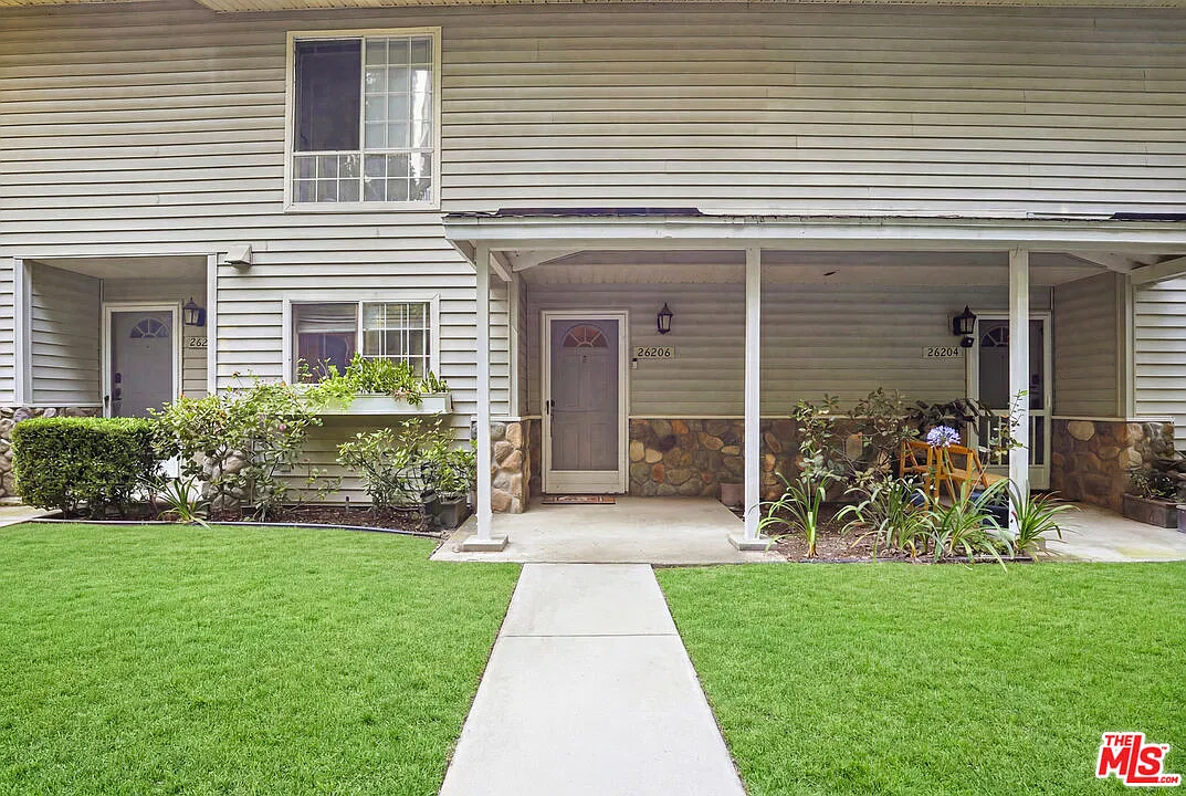 3 bed, 2.5 bath, 1502 sqft, $3,995 — Photo 2