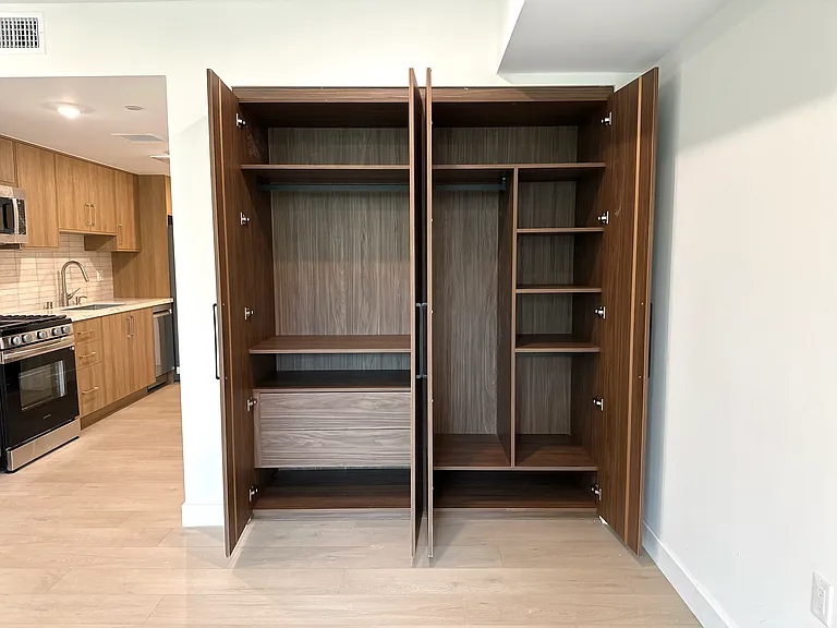 941 N Martel Ave #102 — Photo 9