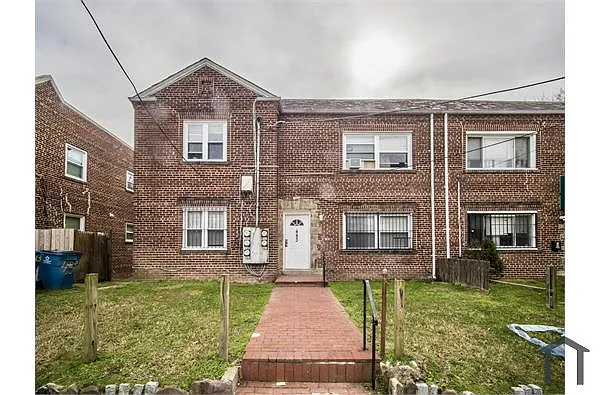 Building Photo - 483 Orange St SE #2