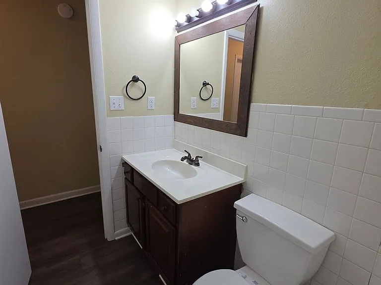 308 E Gum St — Photo 10