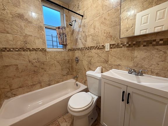 5th image of 658 Warwick St APT 2F