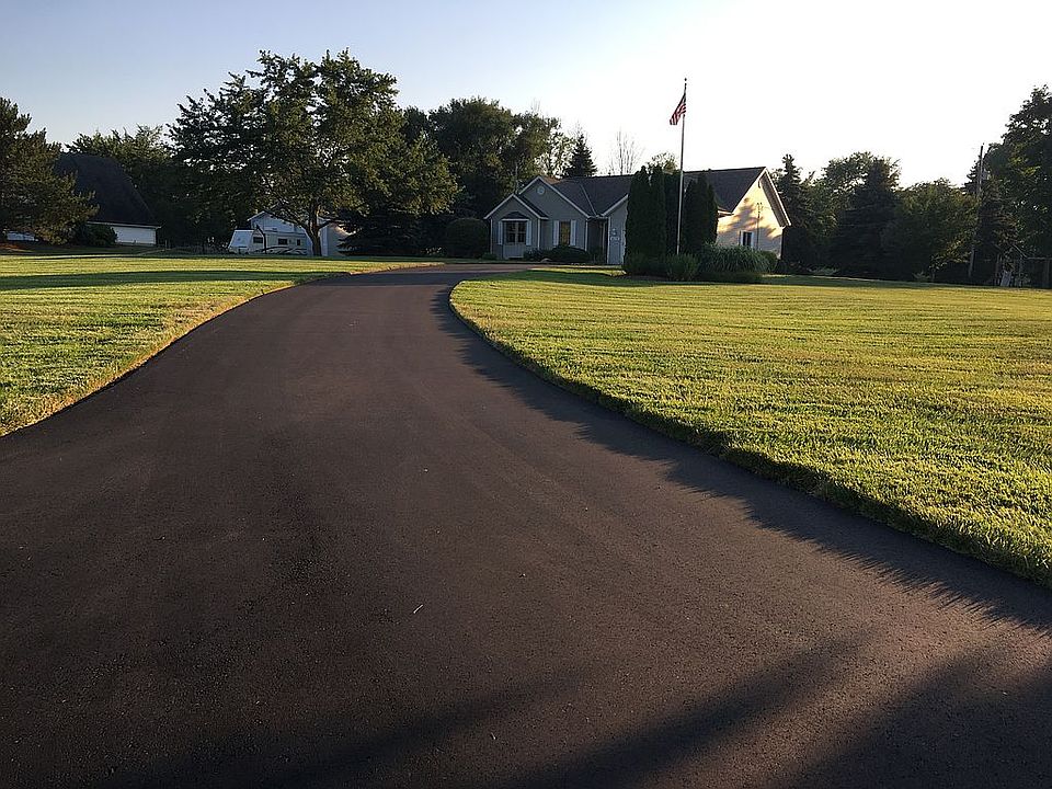 1st image of 4576 Pineridge Dr