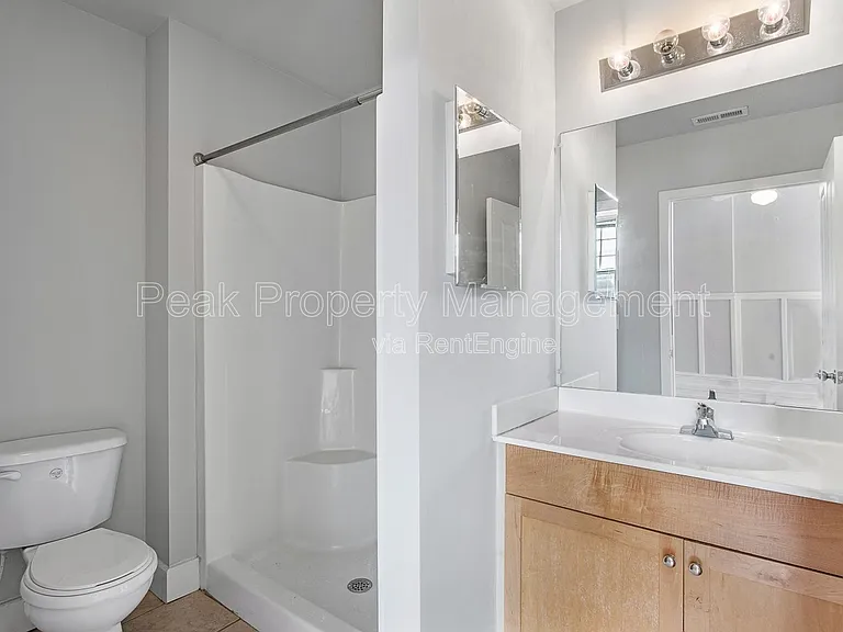 220 E Marshall St #32 — Photo 11