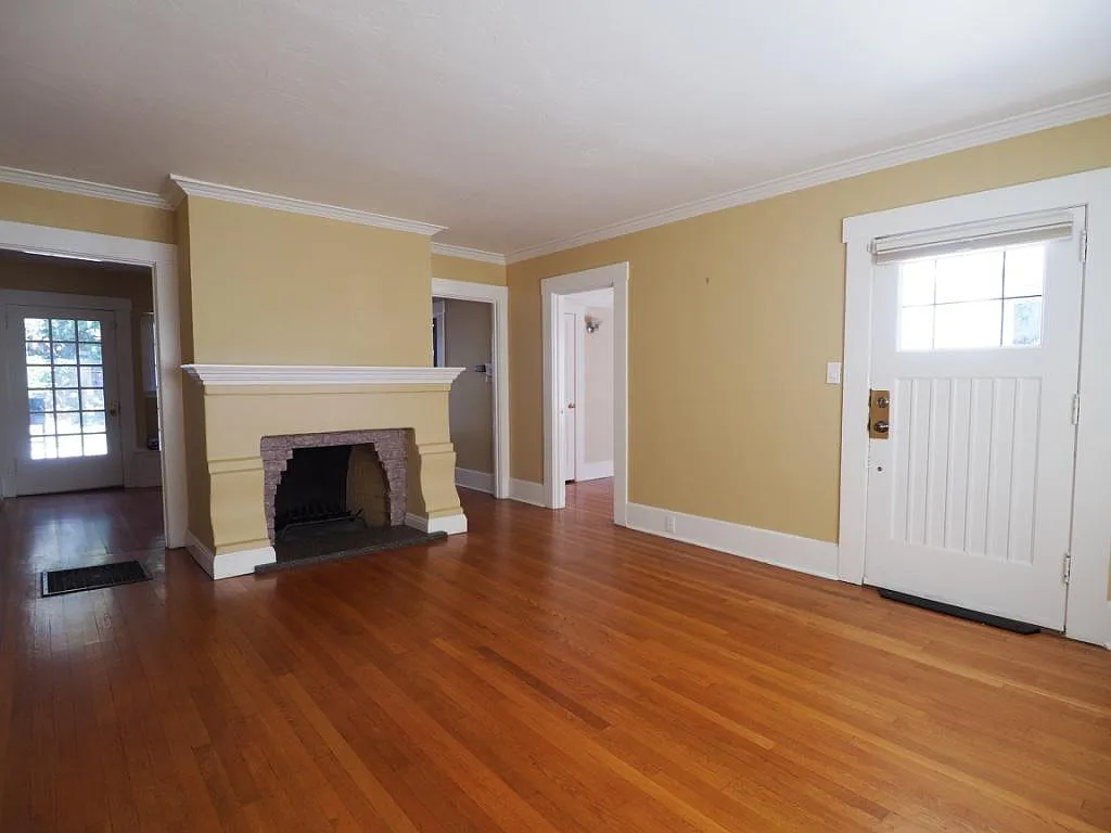 3 bed, 1378 sqft, $4,495 — Photo 2