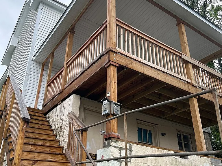 611 Stewart Ave SE — Photo 2