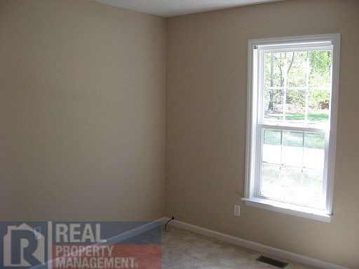 3rd image of 1912 A Glenside Dr