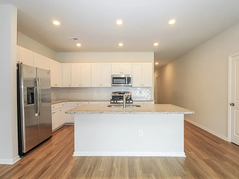 128 S Reindeer Rd — Photo 7