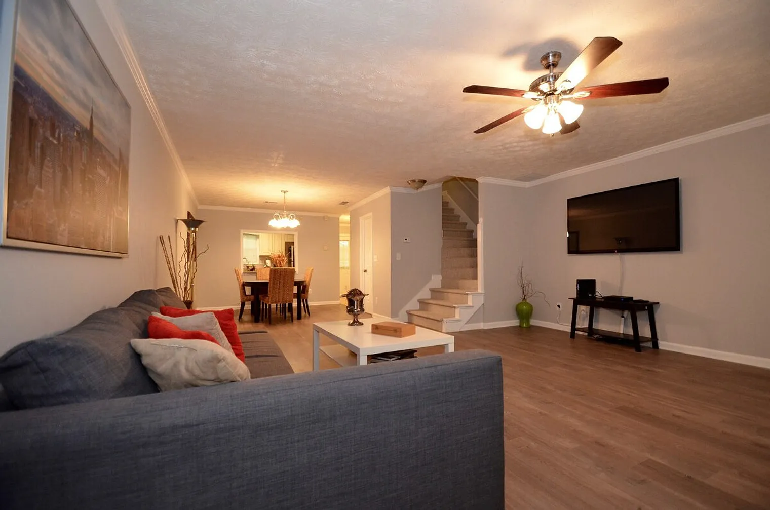 2 bed, 2.0 bath, 1732 sqft, $3,238 — Photo 2