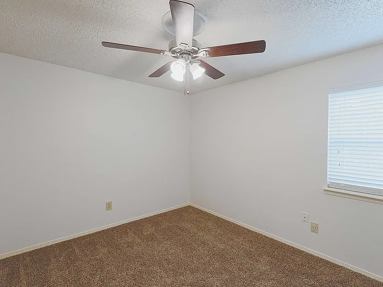 Meadow Ridge Apartments — Photo 10