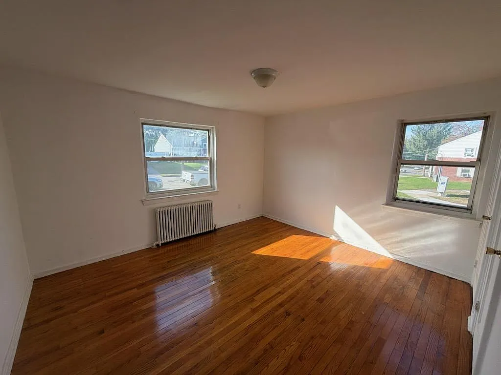 2 bed, 700 sqft, $2,200 — Photo 2