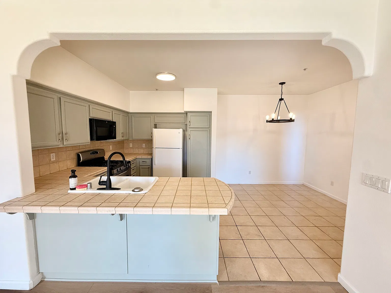 2 bed, 1129 sqft, $2,650 — Photo 3