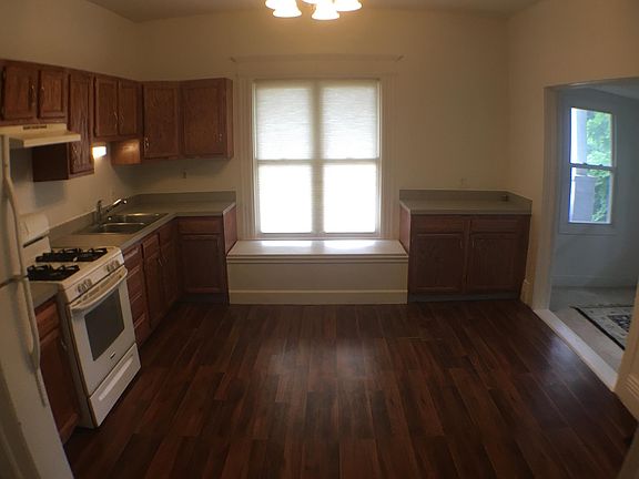 3rd image of 411 Beattie St
