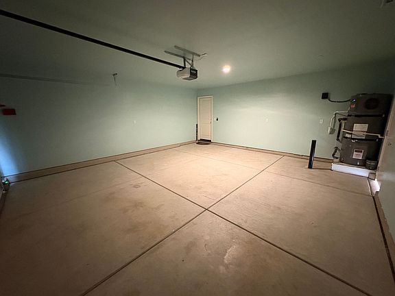4th image of 2268 Samuel St