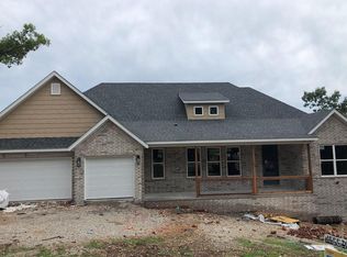 8 Acapulco Dr, Rogers, AR 72756