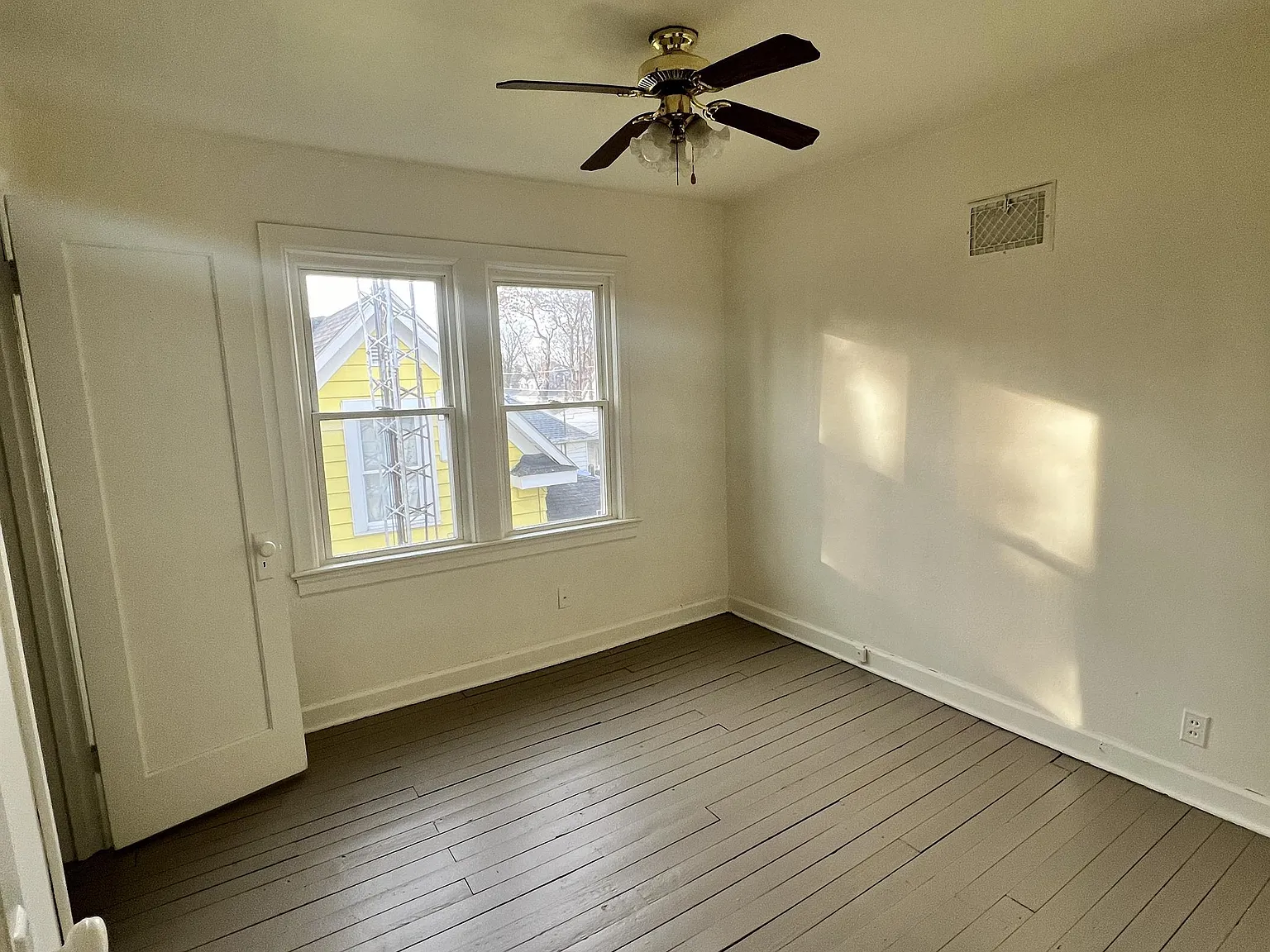 609 West Broadway Street - 1 — Photo 2